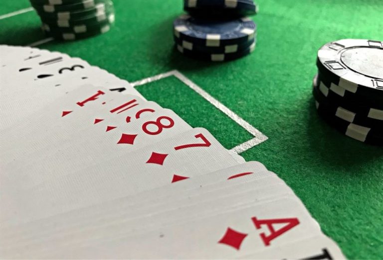 Pokerowy Sukces: Znaczenie i Wykorzystanie Zakresów Rąk w Turniejach